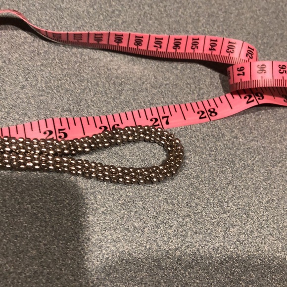 Silver Color Rounded Necklace - Picture 4 of 6